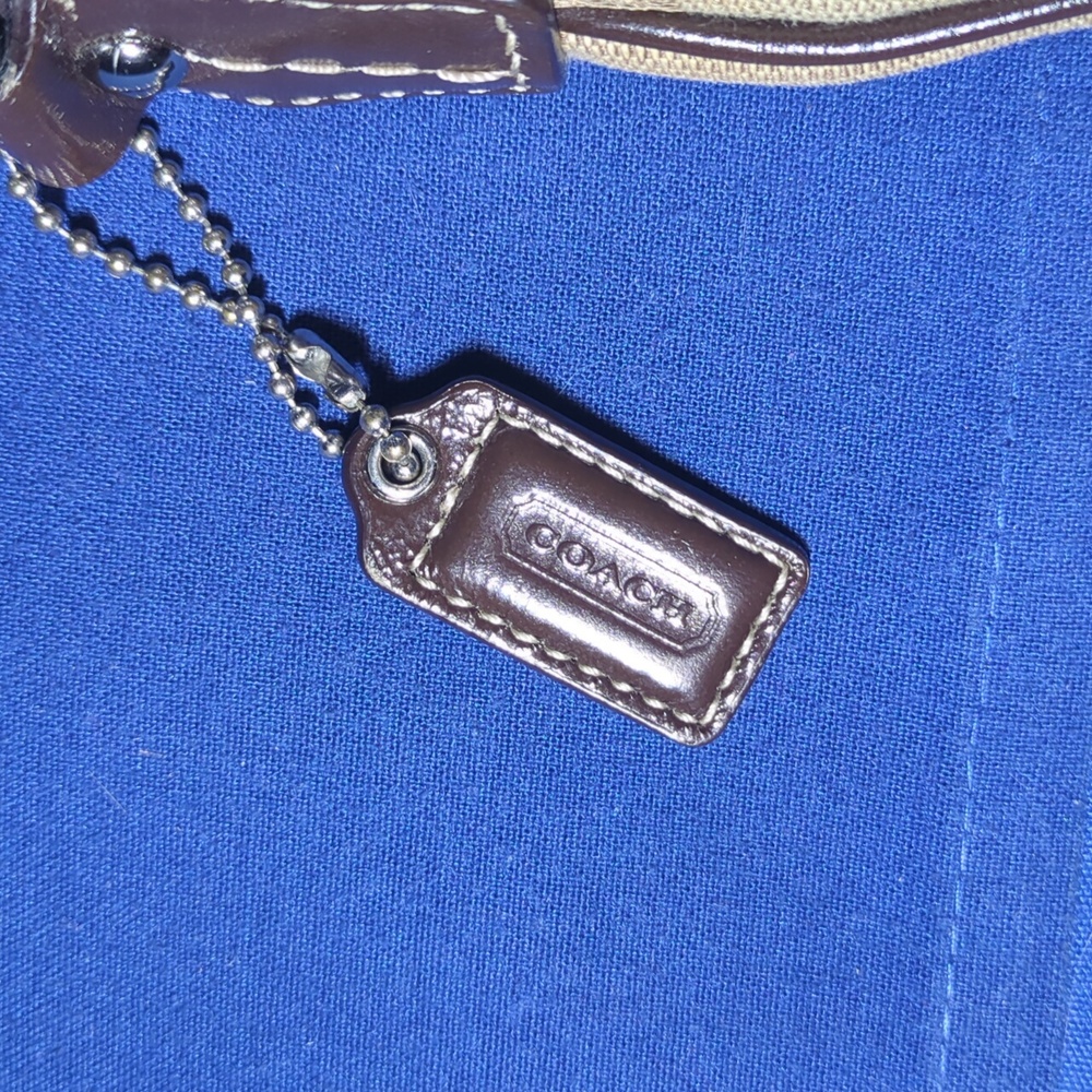 Authentic Coach Signature Crossbody Purse Asking ONLY $35 WOW - Picture 3 of 7